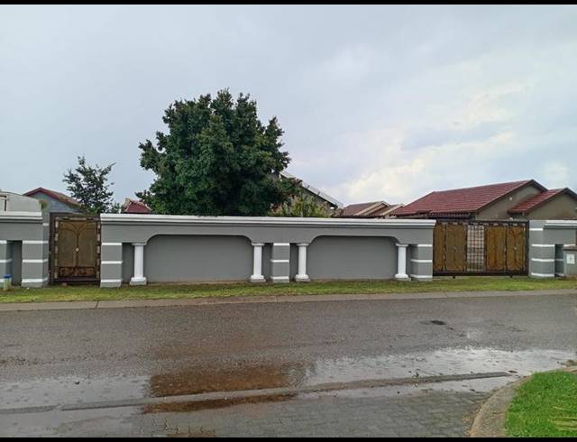 3 BEDROOM HOUSE FOR SALE IN CRYSTAL PARK